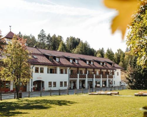 Hotel Corno Bianco Nova Ponente Exteriér fotografie