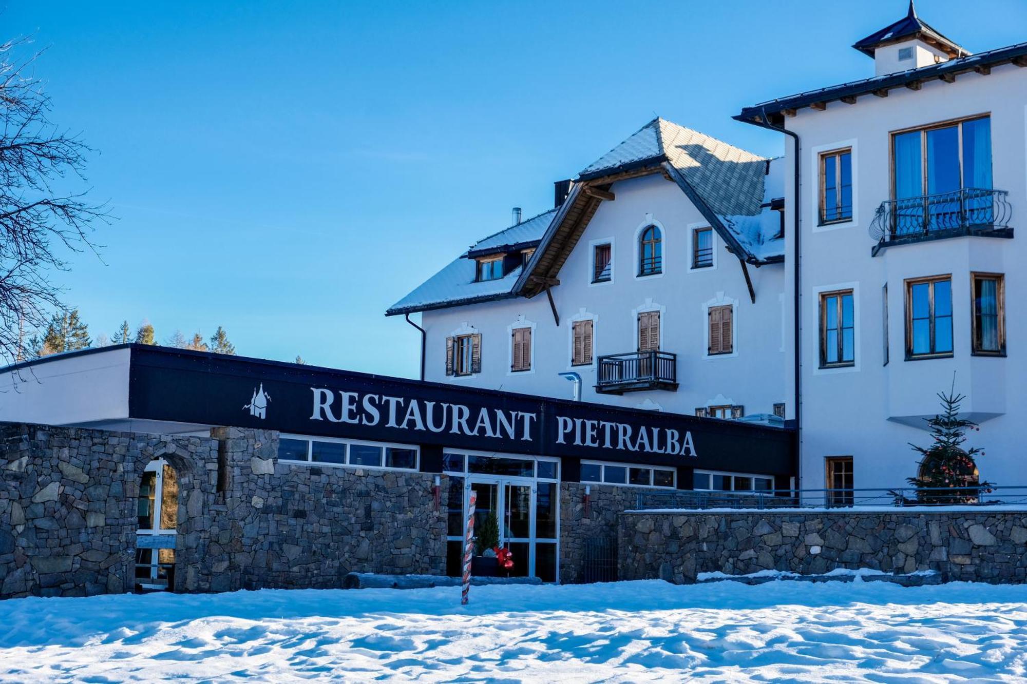 Hotel Corno Bianco Nova Ponente Exteriér fotografie